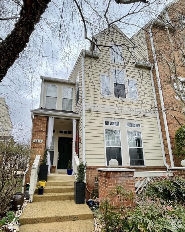 Lake Windermere Nearby Townhomes for Rent Great Falls VA 3