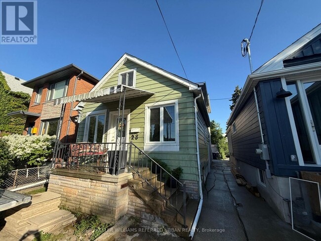 Photo - 23 Algoma St