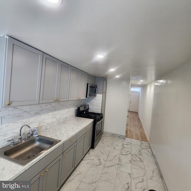 Photo - 721 E 6th St