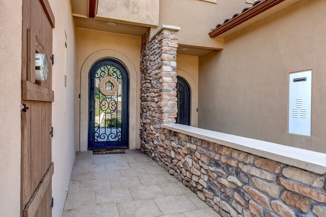 Photo - Gorgeous Townhome in The Villas of Hollytree!