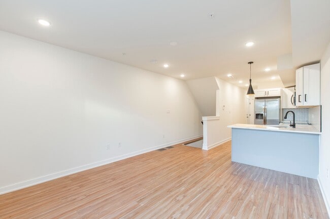 Building Photo - 810 W Norris St Unit 1