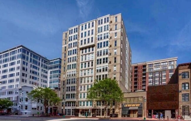 Building Photo - Chinatown 1,000 Square Foot PLUS W/Private... Rental