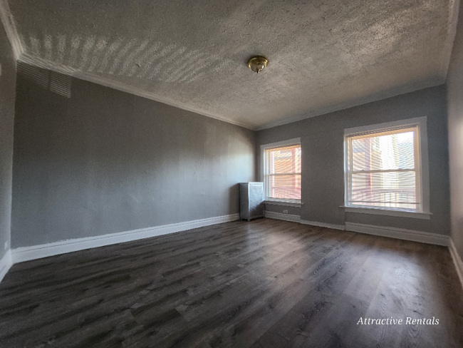 Photo - 5509 S Whipple St Apartment Unit 9