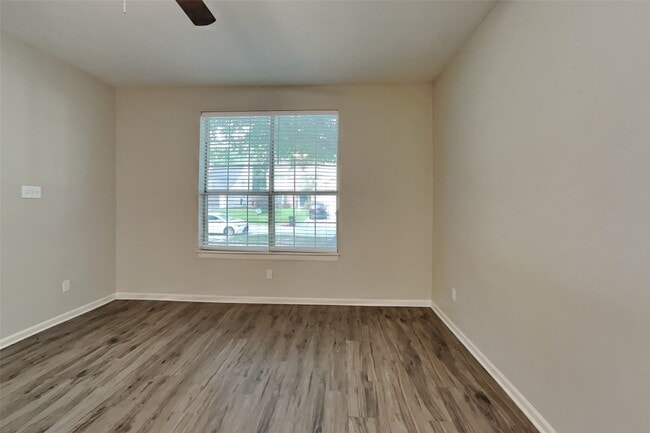 Photo - 4906 Echo Falls Dr