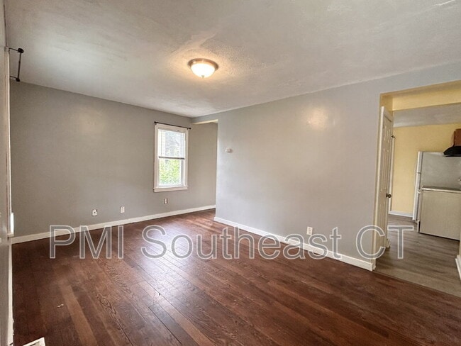 Photo - 60 Hawthorne Dr