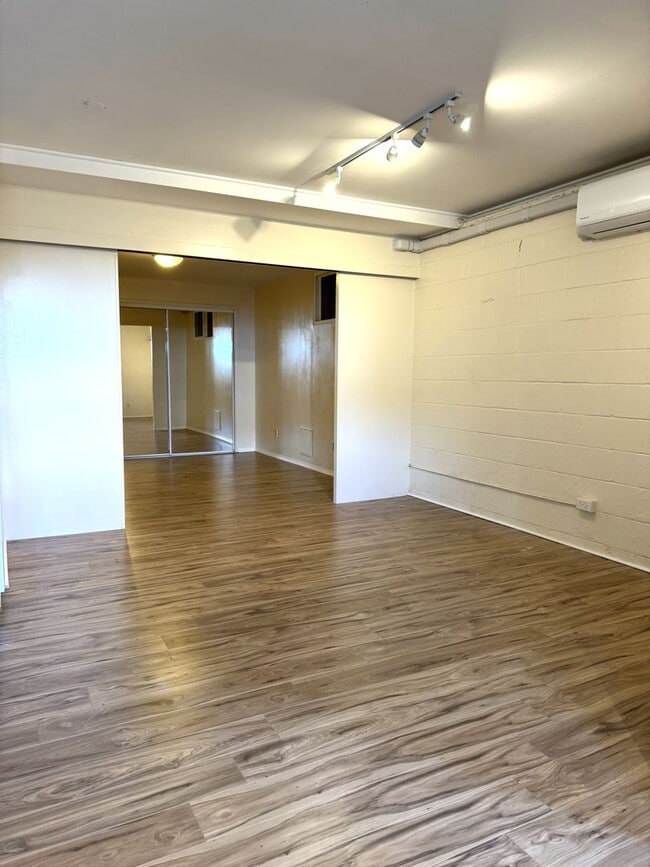 Photo - Highly Desirable Dowsett - Move-in Ready One Bedroom - Internet Included!