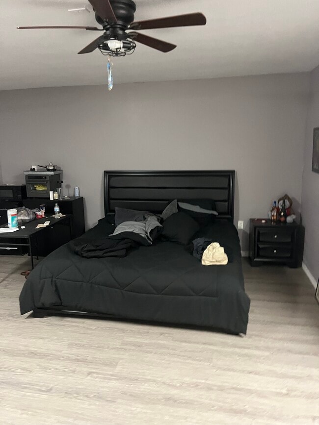 Building Photo - 8044 Sandalwood Cir Unit Room