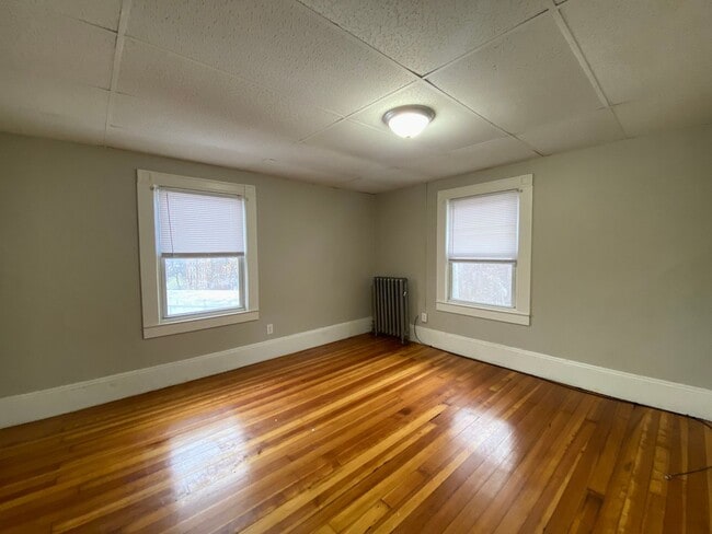 Building Photo - 41-43 Belmont Ave Unit #41 - Second Floor Rental