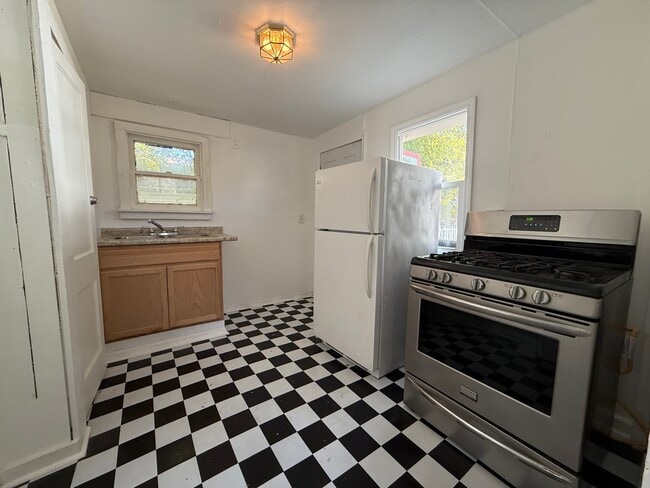 Photo - 5201 W Eddy St