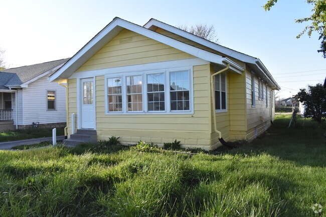 Building Photo - 416 E 31st St Rental