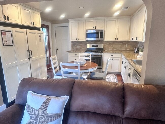 375 S 4th St