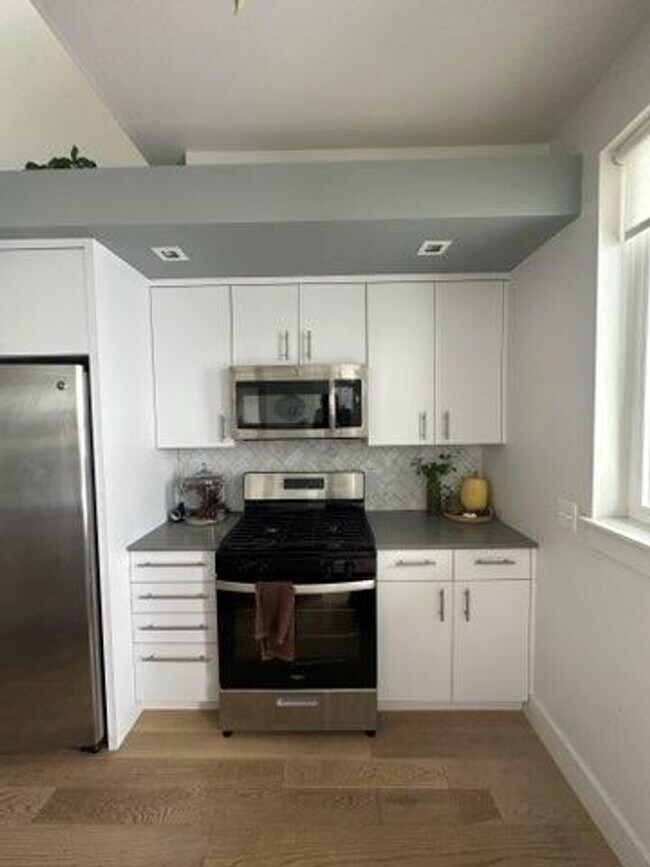 Photo - Stunning West End Three Bedroom with Moder...