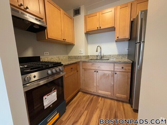 Building Photo - 725 Tremont St Rental