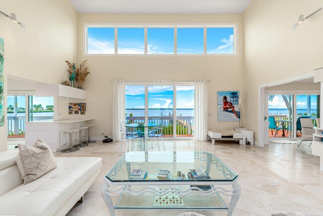 Photo - 1470 SE MacArthur Blvd