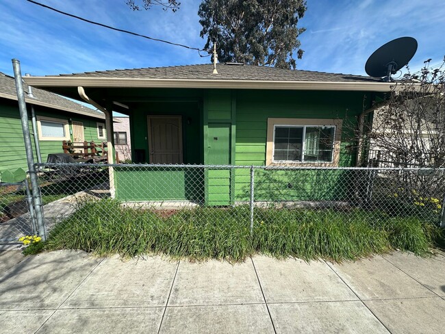 807 G St