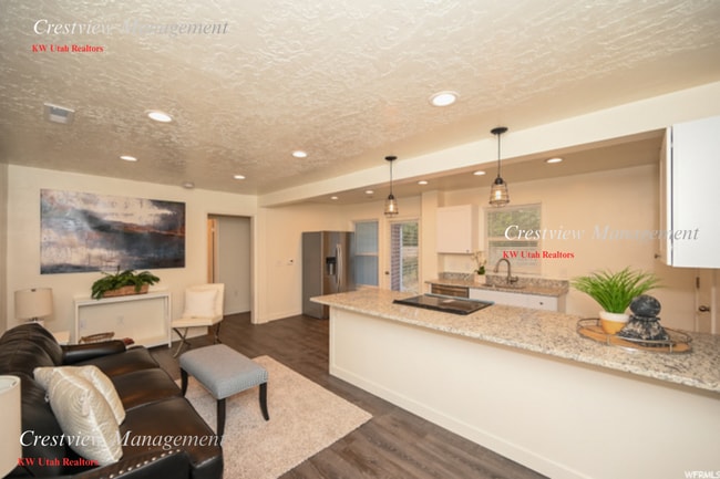 Photo - Martin Triplex Unit 825