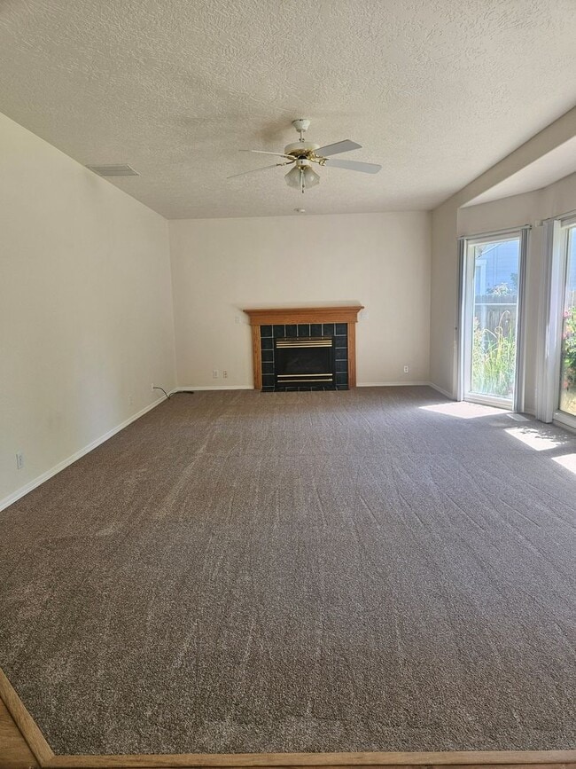 Photo - 4 Bedroom 2.5 Bathroom Desireable Merdian Neighborhood