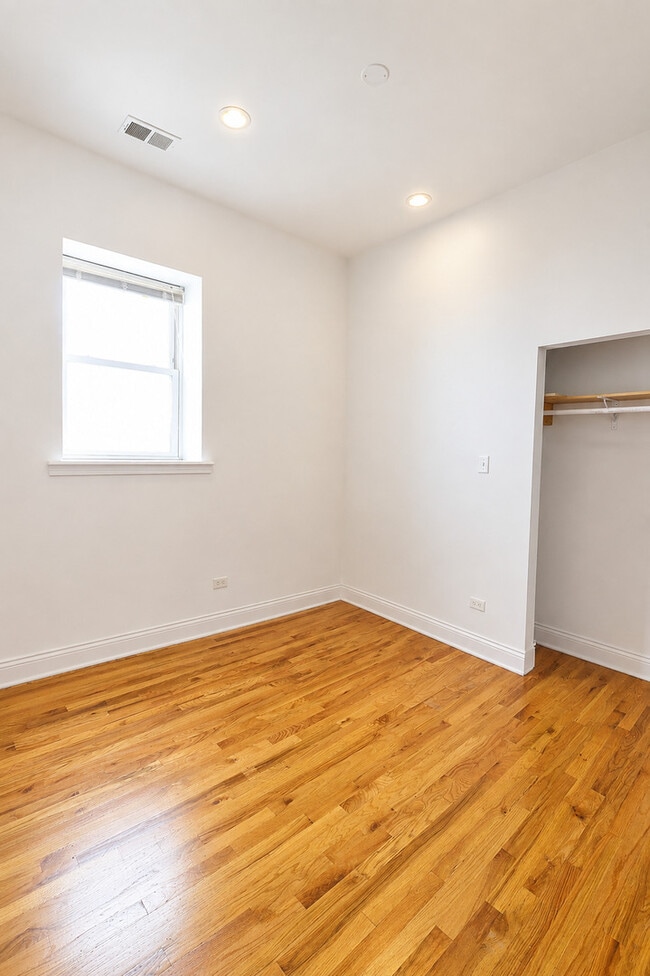 Photo - 2335 W Lake St Unit 3R