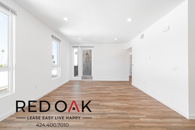 Photo - 1860 N Western Ave Condo Unit 416