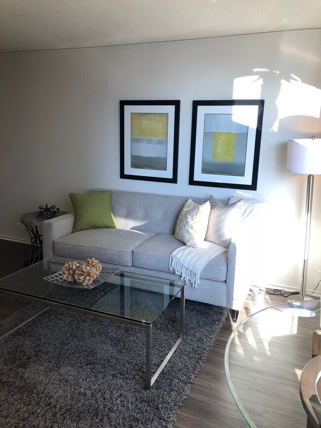 Photo - 1035 N Dearborn St