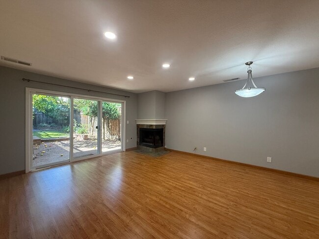 Photo - 666 W Sunnyoaks Ave