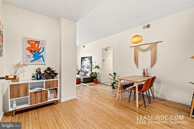 Photo - 1930 New Hampshire Ave NW Unidad #12