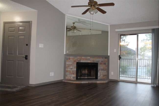 Photo - 2121 Hepburn St Unit 408
