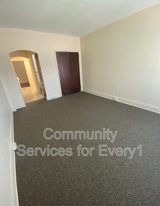 2425 Delaware Ave