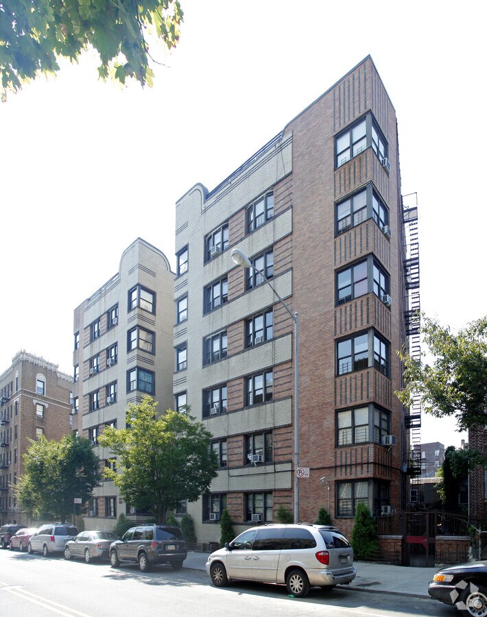 Photo - 2727 University Ave