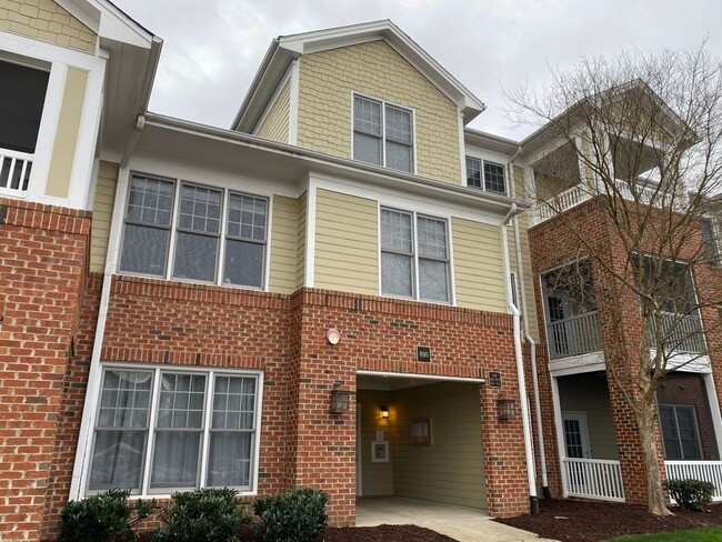 824 Waterford Lake Dr