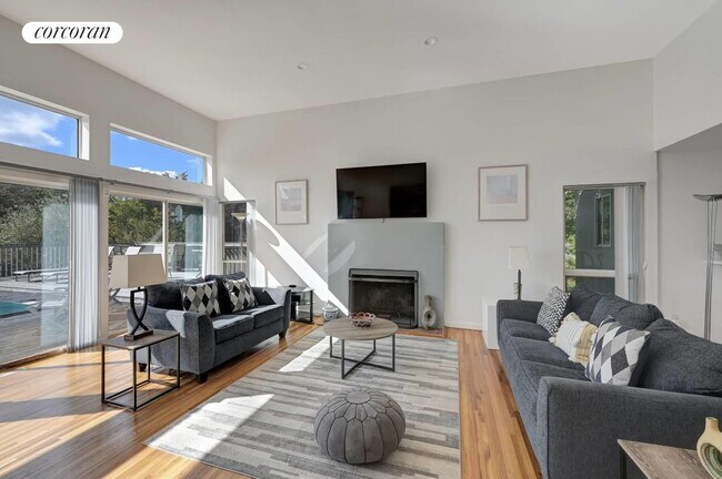 Photo - 3 Meadow Way