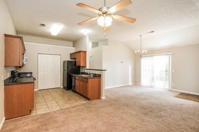 Photo - 574 Rose Cottage Cir