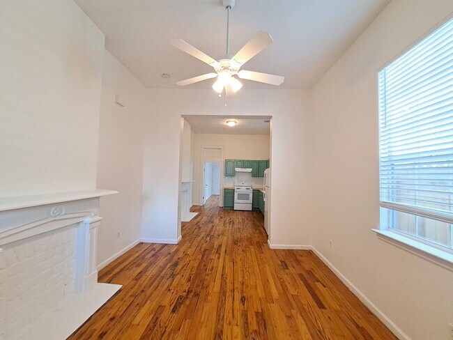 Photo - 1677 N Broad St Unidad 1679