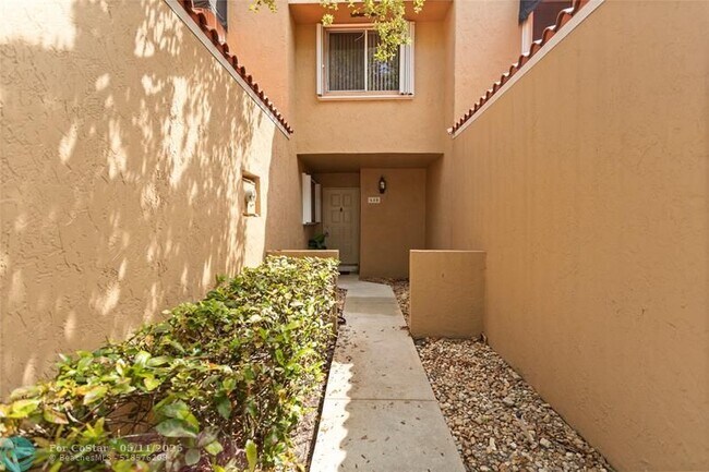 Photo - 640 N University Dr