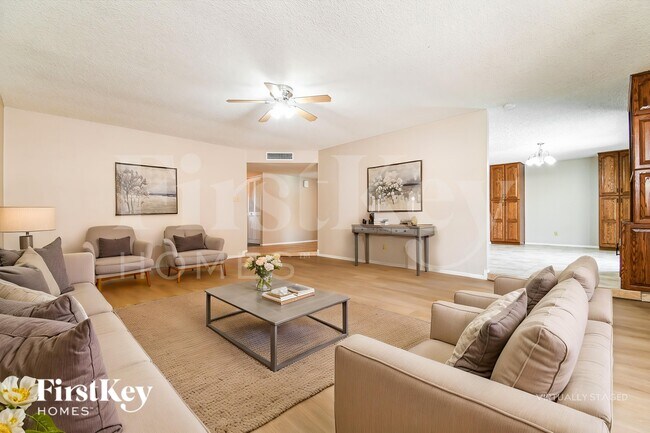 Photo - 614 E Greenway Dr