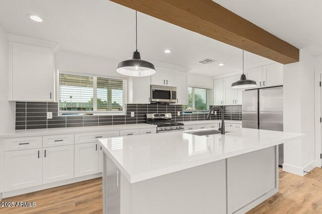 Building Photo - 3016 E Turney Ave