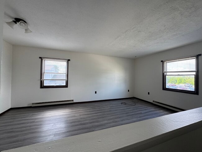 Building Photo - 225 E Orvis St Unit 4