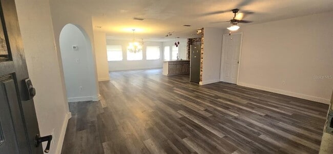 Photo - 1174 Victoria Ave