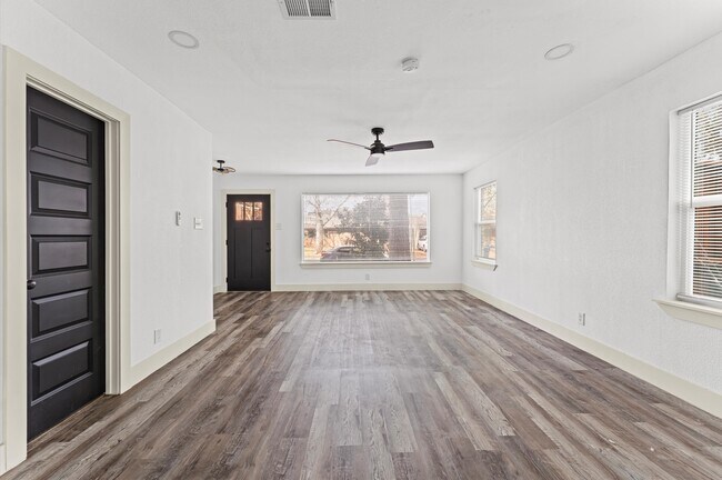 Photo - 2105 Sheridan St