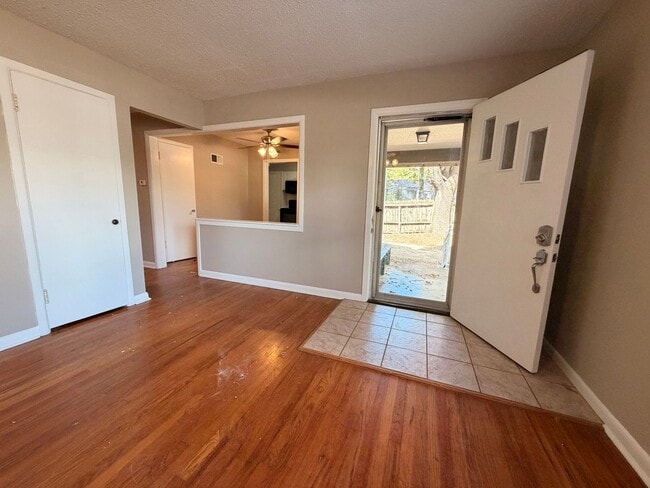 1317 S Kentwood Ave
