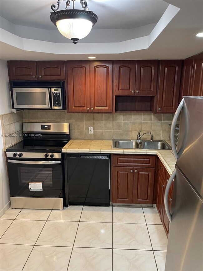 Photo - 5701 Collins Ave Unit 511