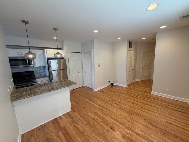 Photo - 1527 W Rosemont Ave Unidad 3