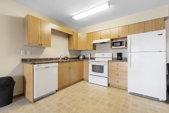 Photo - 12015-12015 Royal Oaks Dr