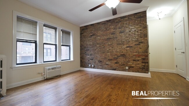 Photo - 744 W Addison St Unit 1