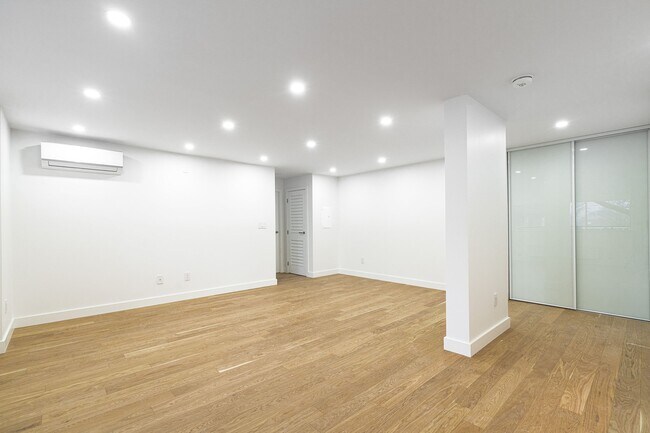 Photo - 457 Marlee Ave Unit 208
