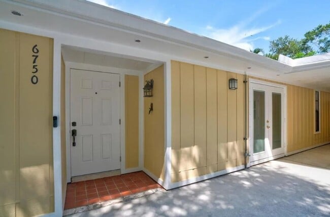 Photo - 3/2 POOL home in Harbor Estates Stuart--Lots of Parking!