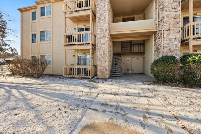 Building Photo - 814 Tenderfoot Hill Rd Unit 102
