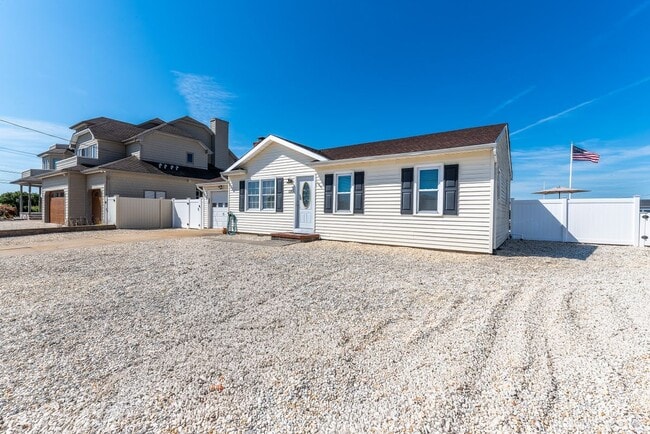 1201 Penguin Ct
