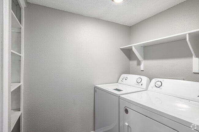 1BR, 1BA - 845SF - Laundry