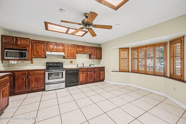 Photo - 655 N Burnett Rd